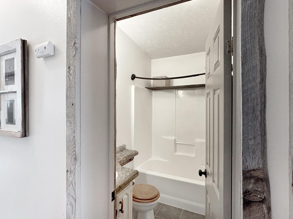upstairs_bath (wecompress.com)