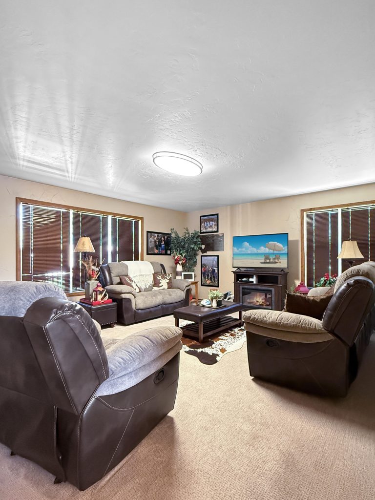 Bray_living1 (wecompress.com) (1)